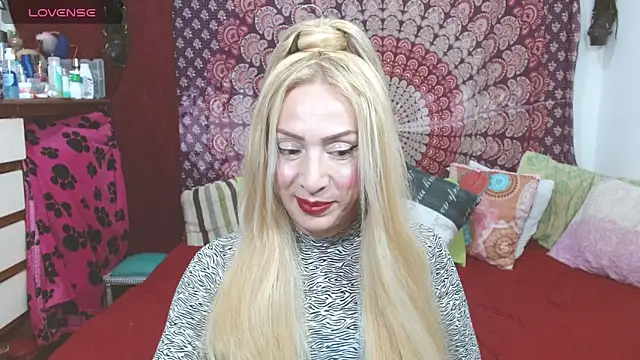 Snapshot of elena_evans chatting on 2, 1, 2025 elena evans online show from 2, 1, 2025