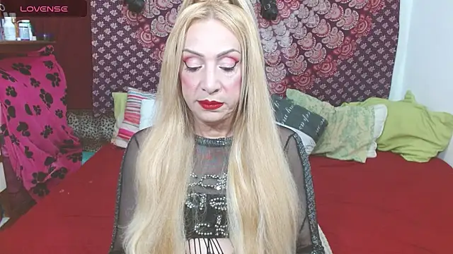 Snapshot of elena_evans chatting on 8, 2, 2025 elena evans online show from 8, 2, 2025