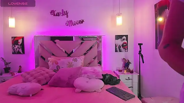 Karly moon online show from 19, 11, 2025