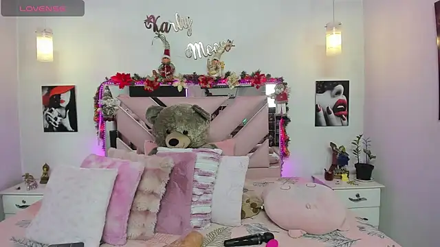 Karly moon online show from 28, 11, 2025