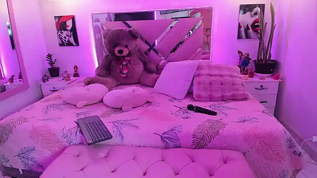 Snapshot of Karly_moon chatting on 10, 6, 2026 Karly moon online show from 10, 6, 2026