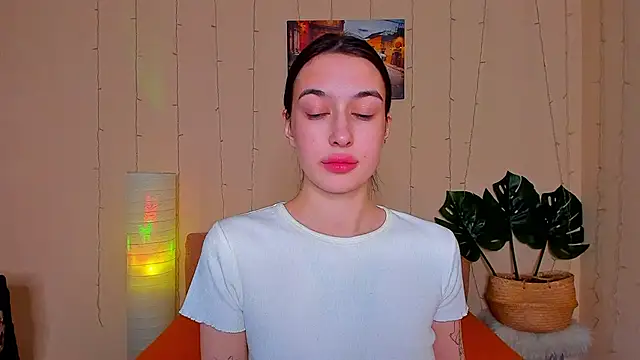 Snapshot of Pauline_Soul chatting on 4, 12, 2024 Pauline Soul online show from 4, 12, 2024