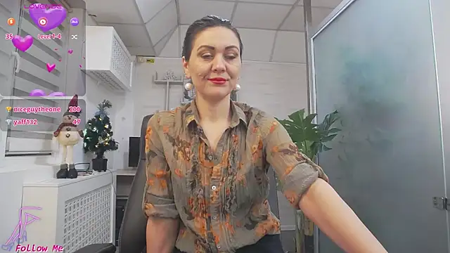 EllaMilf  online show from 7, 12, 2024