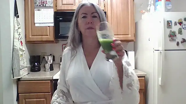 Snapshot of EvaRobinson chatting on 18, 12, 2024 EvaRobinson online show from 18, 12, 2024