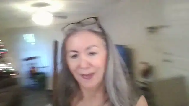 Snapshot of EvaRobinson chatting on 2, 1, 2025 EvaRobinson online show from 2, 1, 2025