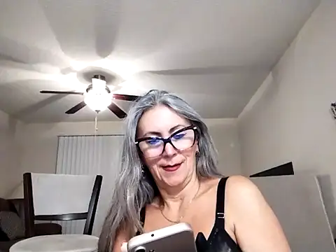 Snapshot of EvaRobinson chatting on 13, 2, 2025 EvaRobinson online show from 13, 2, 2025