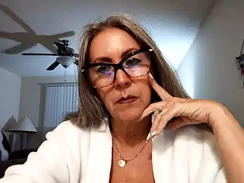 Snapshot of EvaRobinson chatting on 25, 2, 2025 EvaRobinson online show from 25, 2, 2025