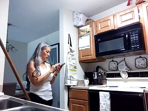 Snapshot of EvaRobinson chatting on 6, 3, 2025 EvaRobinson online show from 6, 3, 2025