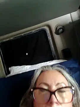 Snapshot of EvaRobinson chatting on 10, 3, 2025 EvaRobinson online show from 10, 3, 2025