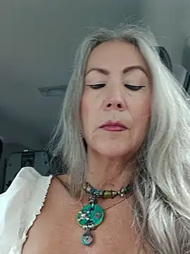 Snapshot of EvaRobinson chatting on 12, 9, 2025 EvaRobinson online show from 12, 9, 2025