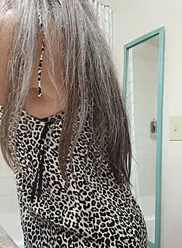 Snapshot of EvaRobinson chatting on 13, 10, 2025 EvaRobinson online show from 13, 10, 2025