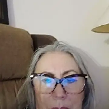 Snapshot of EvaRobinson chatting on 28, 10, 2025 EvaRobinson online show from 28, 10, 2025