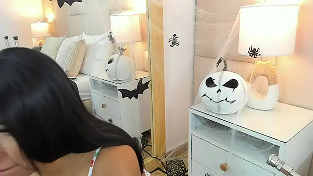 Snapshot of AntoniaRoss_ chatting on 28, 10, 2025 AntoniaRoss  online show from 28, 10, 2025