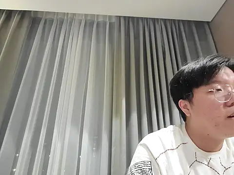 Snapshot of ksshp9502 chatting on 19, 1, 2026 ksshp9502 online show from 19, 1, 2026