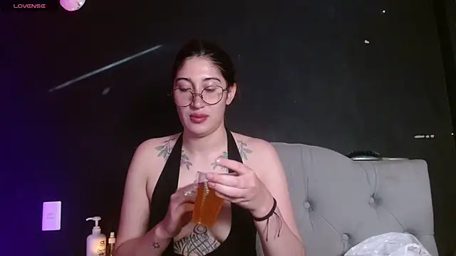 Snapshot of Red-moon1 chatting on 20, 6, 2026 Red-moon1 online show from 20, 6, 2026