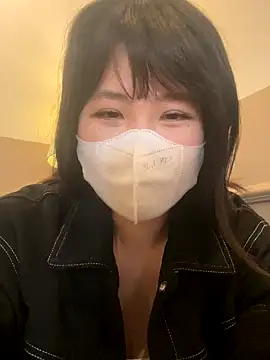 Snapshot of Onee-Chew chatting on 26, 11, 2025 Onee-Chew online show from 26, 11, 2025