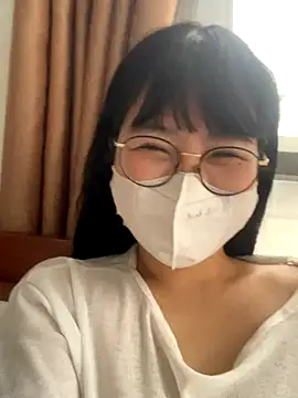 Snapshot of Onee-Chew chatting on 18, 12, 2025 Onee-Chew online show from 18, 12, 2025