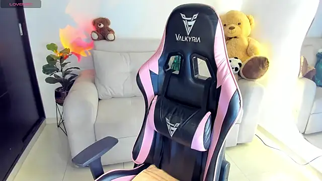 Snapshot of eval_lee18 chatting on 6, 10, 2025 eval lee18 online show from 6, 10, 2025