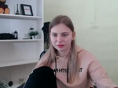 Snapshot of klerkarina chatting on 13, 2, 2025 klerkarina online show from 13, 2, 2025