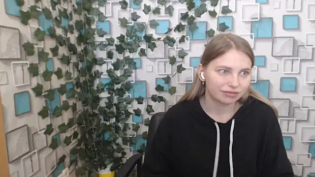 Snapshot of klerkarina chatting on 18, 2, 2025 klerkarina online show from 18, 2, 2025