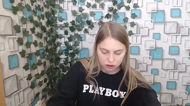 Snapshot of klerkarina chatting on 19, 2, 2025 klerkarina online show from 19, 2, 2025