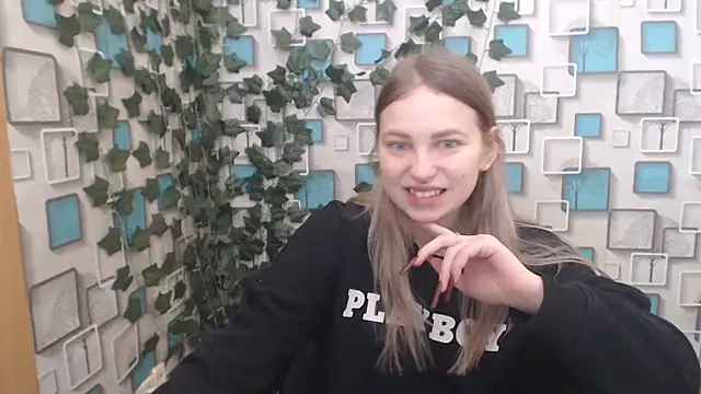 Snapshot of klerkarina chatting on 5, 3, 2025 klerkarina online show from 5, 3, 2025