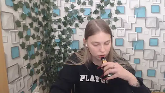 Snapshot of klerkarina chatting on 5, 3, 2025 klerkarina online show from 5, 3, 2025