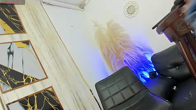 Sophia Cameron online show from 2, 10, 2025