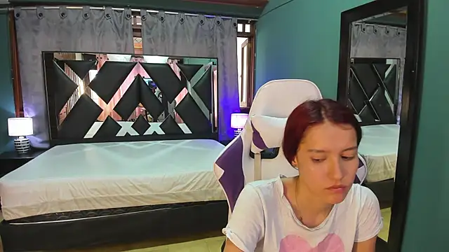 Snapshot of Linda4Petite chatting on 28, 2, 2025 Linda4Petite online show from 28, 2, 2025