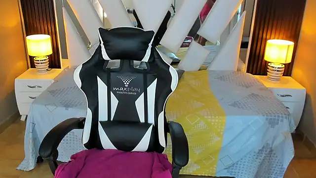 Snapshot of Linda4Petite chatting on 16, 9, 2025 Linda4Petite online show from 16, 9, 2025