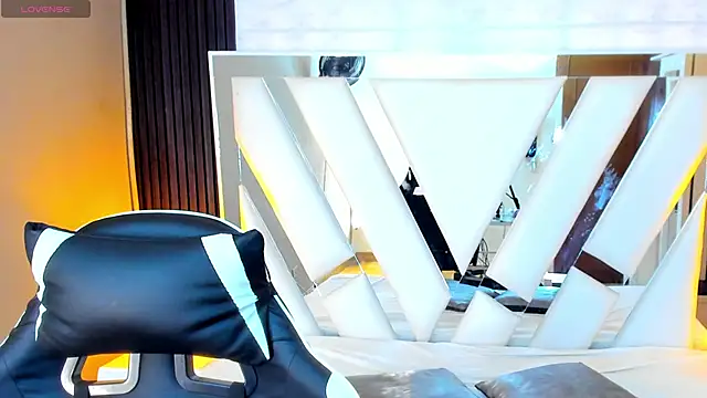 Snapshot of Linda4Petite chatting on 24, 9, 2025 Linda4Petite online show from 24, 9, 2025