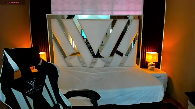 Snapshot of Linda4Petite chatting on 5, 10, 2025 Linda4Petite online show from 5, 10, 2025