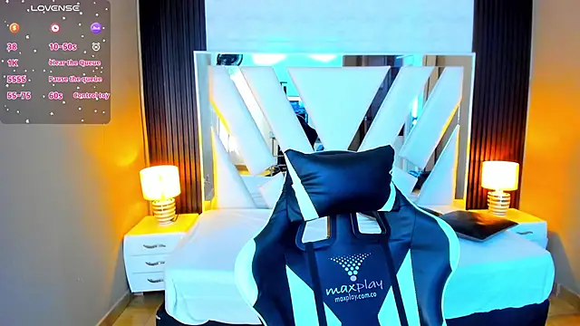 Snapshot of Linda4Petite chatting on 7, 10, 2025 Linda4Petite online show from 7, 10, 2025