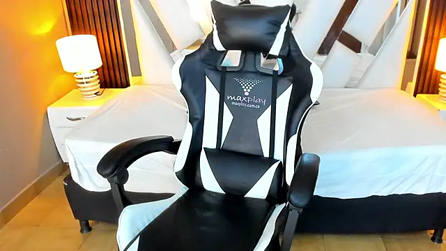 Snapshot of Linda4Petite chatting on 8, 10, 2025 Linda4Petite online show from 8, 10, 2025