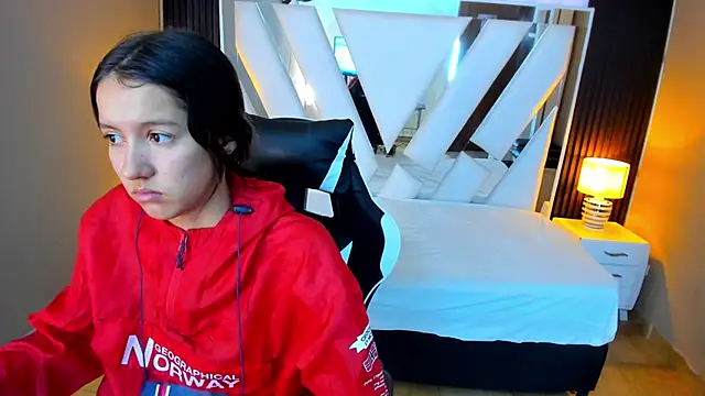 Snapshot of Linda4Petite chatting on 12, 10, 2025 Linda4Petite online show from 12, 10, 2025