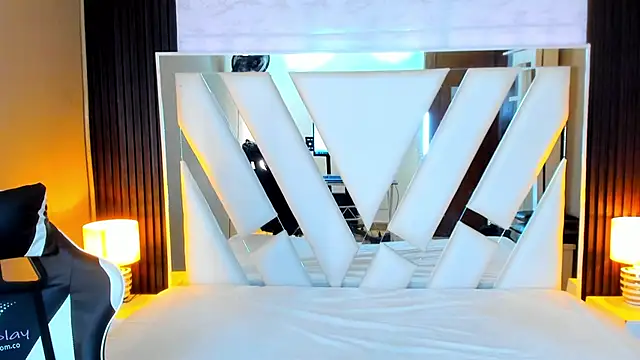 Snapshot of Linda4Petite chatting on 13, 10, 2025 Linda4Petite online show from 13, 10, 2025