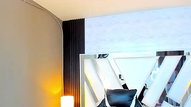 Snapshot of Linda4Petite chatting on 15, 10, 2025 Linda4Petite online show from 15, 10, 2025