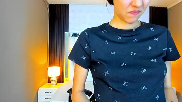 Snapshot of Linda4Petite chatting on 18, 10, 2025 Linda4Petite online show from 18, 10, 2025