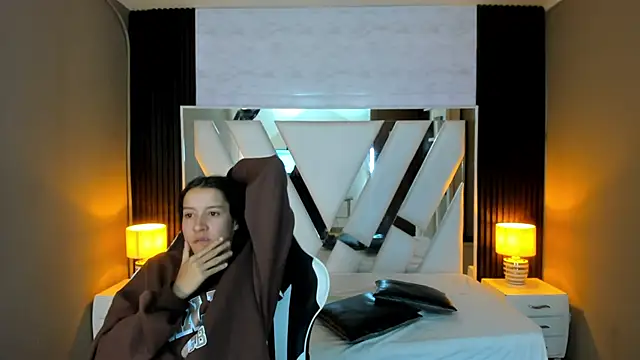 Snapshot of Linda4Petite chatting on 26, 10, 2025 Linda4Petite online show from 26, 10, 2025