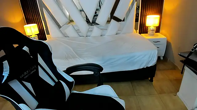 Linda4Petite online show from 1, 2, 2026