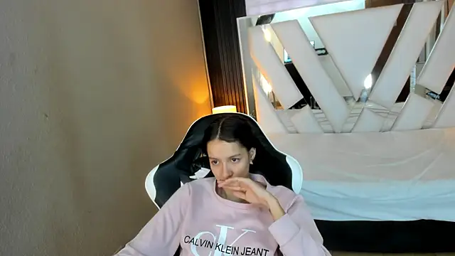 Linda4Petite online show from 26, 4, 2026