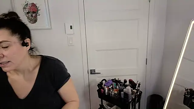 Ellie-L-Elizabeth online show from 4, 12, 2025