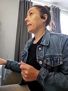 Ellie-L-Elizabeth online show from 10, 5, 2026