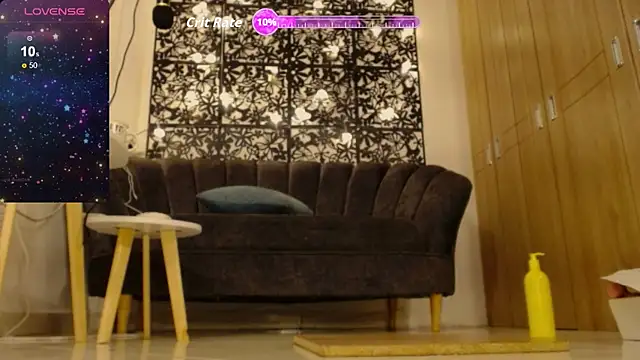evelaurent online show from 25, 5, 2026
