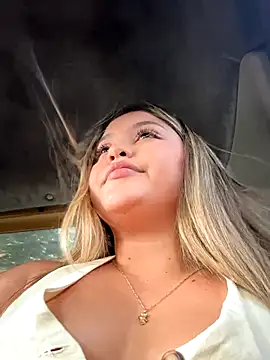 lunablossom  online show from 8, 11, 2025