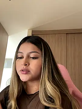 lunablossom  online show from 14, 12, 2025