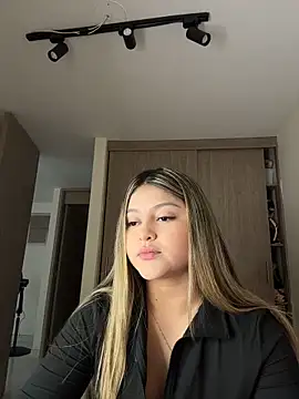 Snapshot of lunablossom_ chatting on 19, 2, 2026 lunablossom online show from 19, 2, 2026