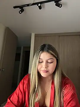 Snapshot of lunablossom_ chatting on 11, 3, 2026 lunablossom online show from 11, 3, 2026