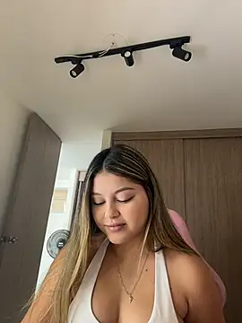 Snapshot of lunablossom_ chatting on 18, 3, 2026 lunablossom online show from 18, 3, 2026