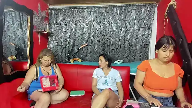 lesbiancuple online show from 17, 1, 2025